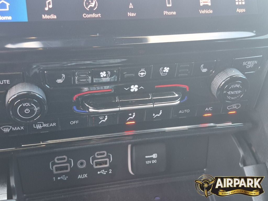 New 2025 Diamond Black Crystal Pearlcoat Jeep Limited image 20