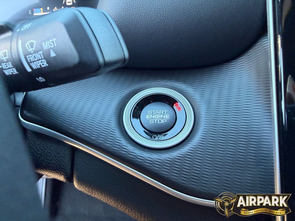 New 2025 Diamond Black Crystal Pearlcoat Jeep Laredo image 23