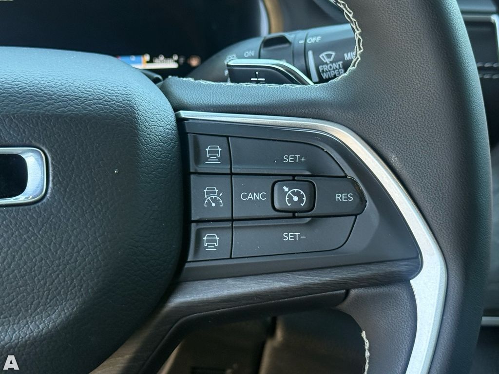 Used 2025 Silver Zynith Jeep Limited image 17