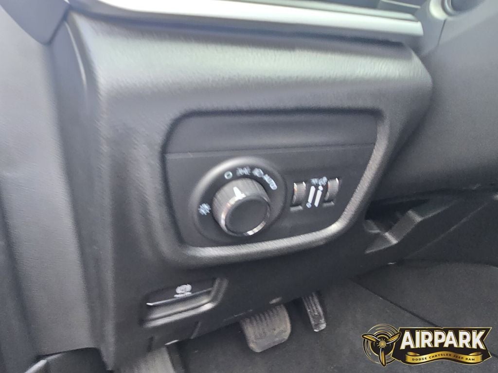 New 2025 Velvet Red Pearlcoat Jeep Laredo image 13