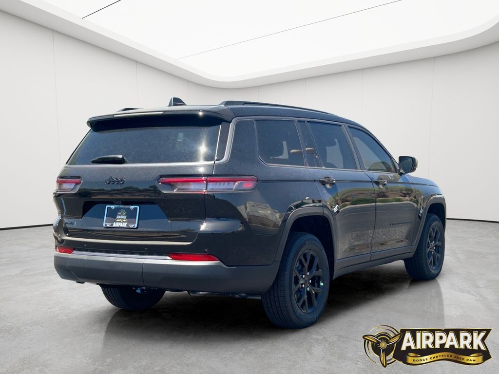 New 2026 Diamond Black Crystal Pearlcoat Jeep Laredo image 4