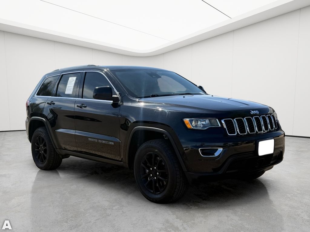 Used 2021 Diamond Black Crystal Pearlcoat Jeep Laredo E image 9