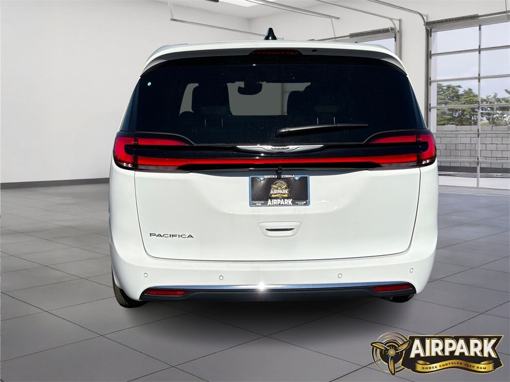 New 2026 Chrysler Pacifica Select Passenger Van