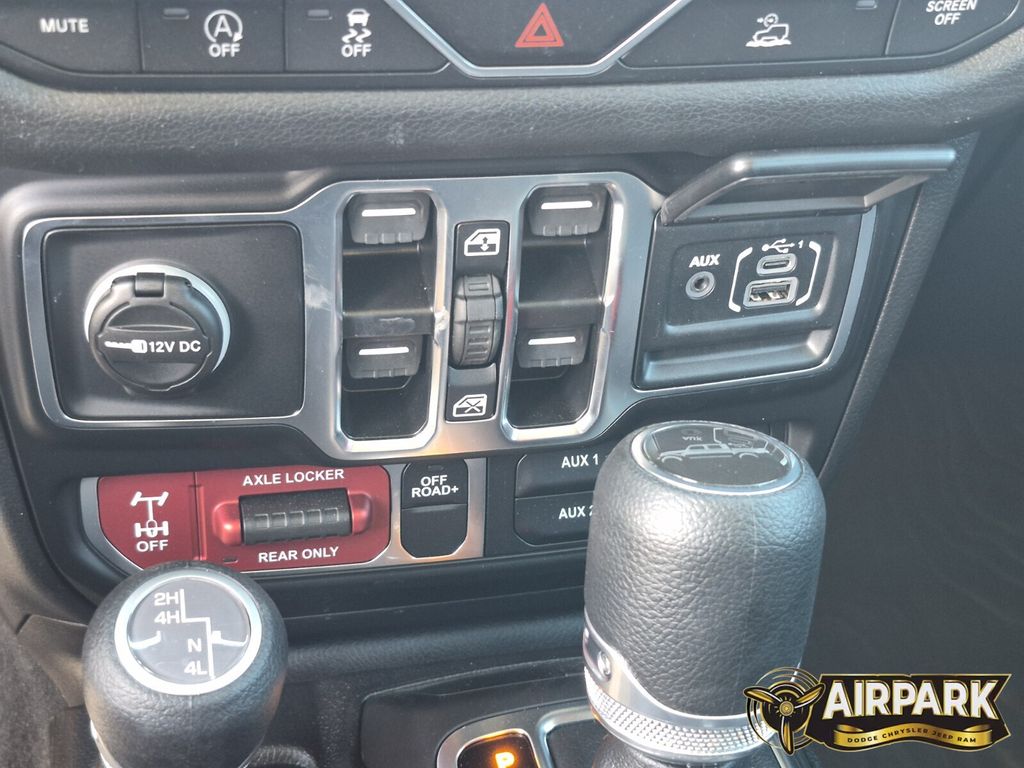 New 2025 Granite Crystal Jeep Sport image 25