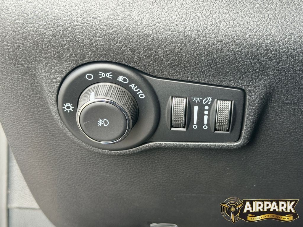 New 2026 Sting-Gray Jeep Trailhawk image 16