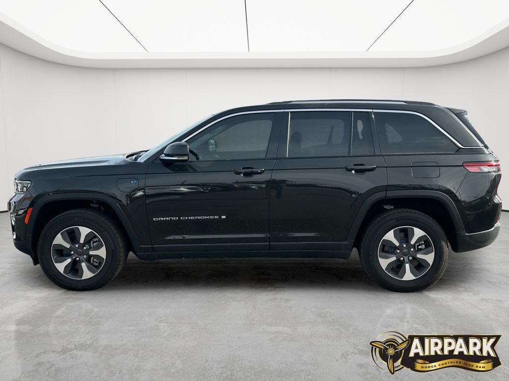 New 2023 Rocky Mountain Pearlcoat Jeep Base image 8