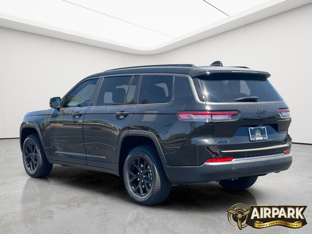 New 2026 Diamond Black Crystal Pearlcoat Jeep Laredo image 6