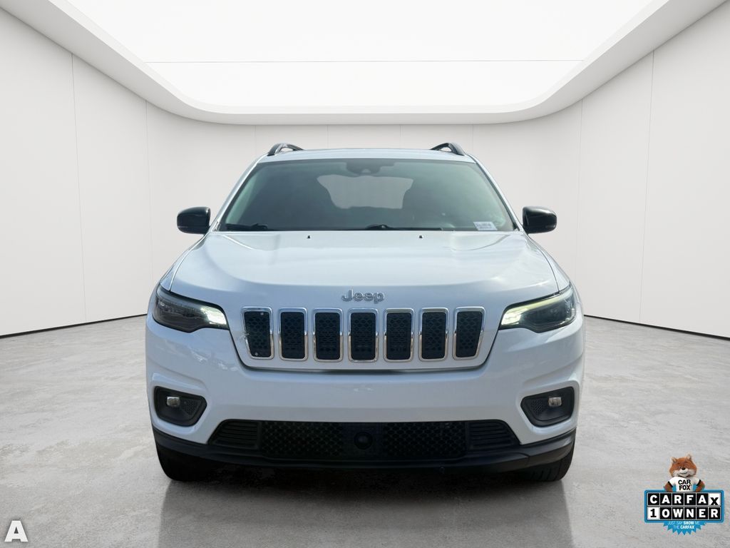 Used 2022 Bright White Clearcoat Jeep Latitude Lux image 5