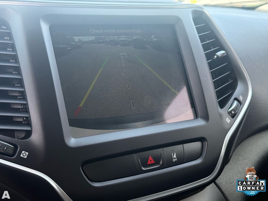 Used 2022 Bright White Clearcoat Jeep Latitude Lux image 21