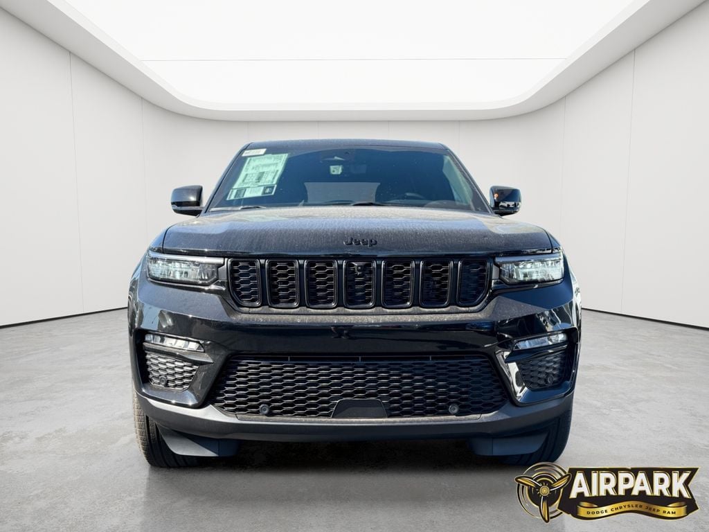 New 2025 Diamond Black Crystal Pearlcoat Jeep Limited image 5