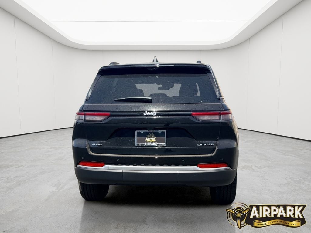 New 2026 Diamond Black Crystal Pearlcoat Jeep Limited image 4