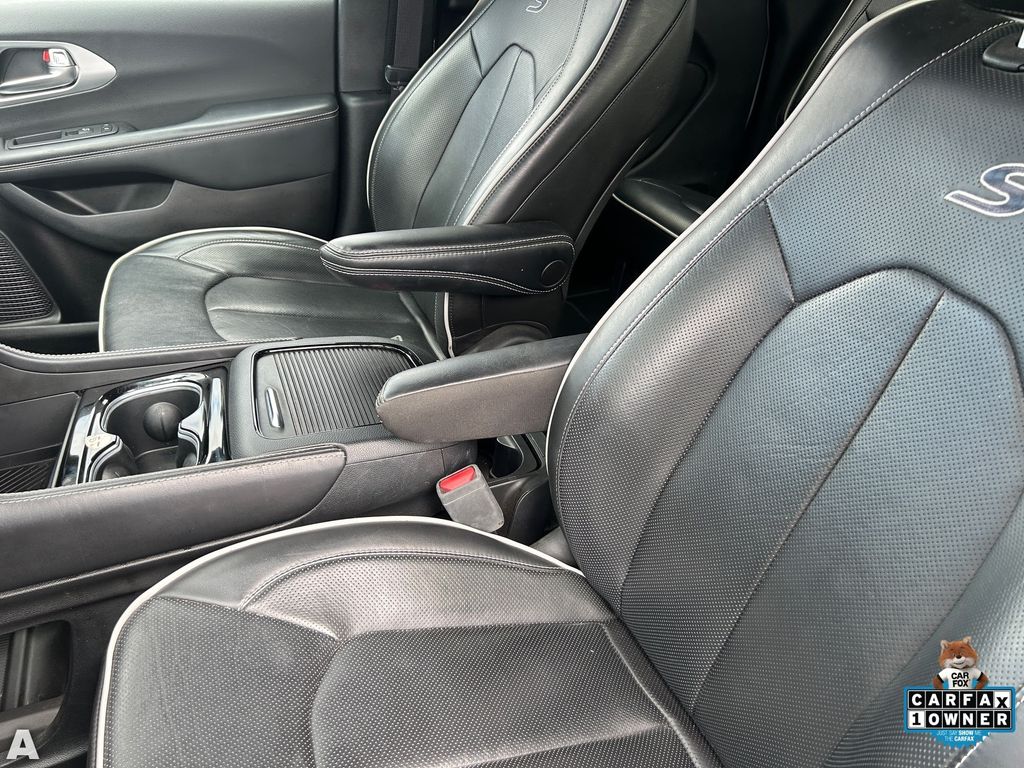 Certified Used 2025 Bright White Clearcoat Chrysler Limited image 17