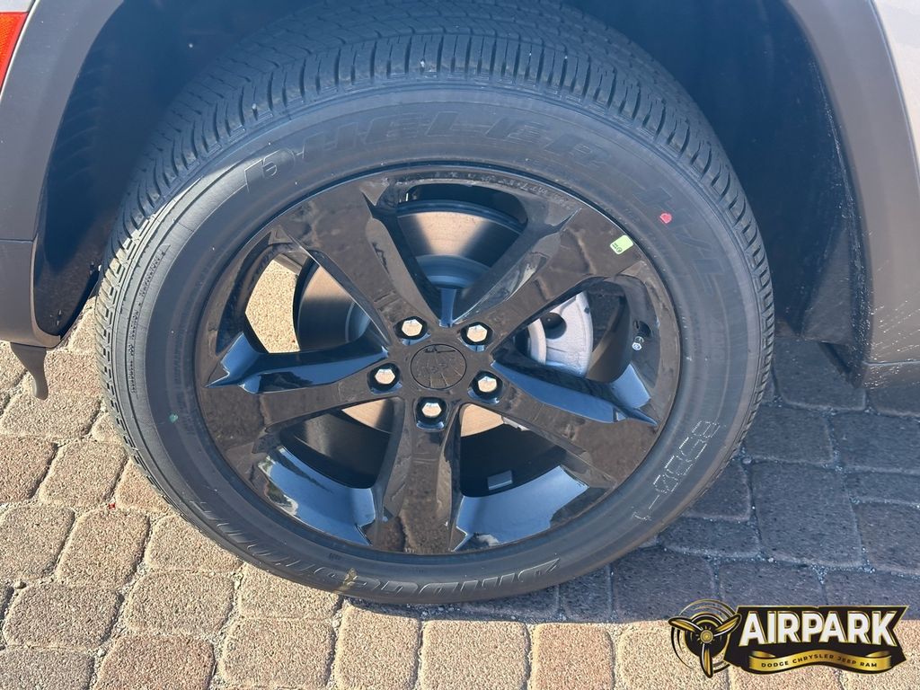 New 2025 Silver Zynith Jeep Laredo image 10