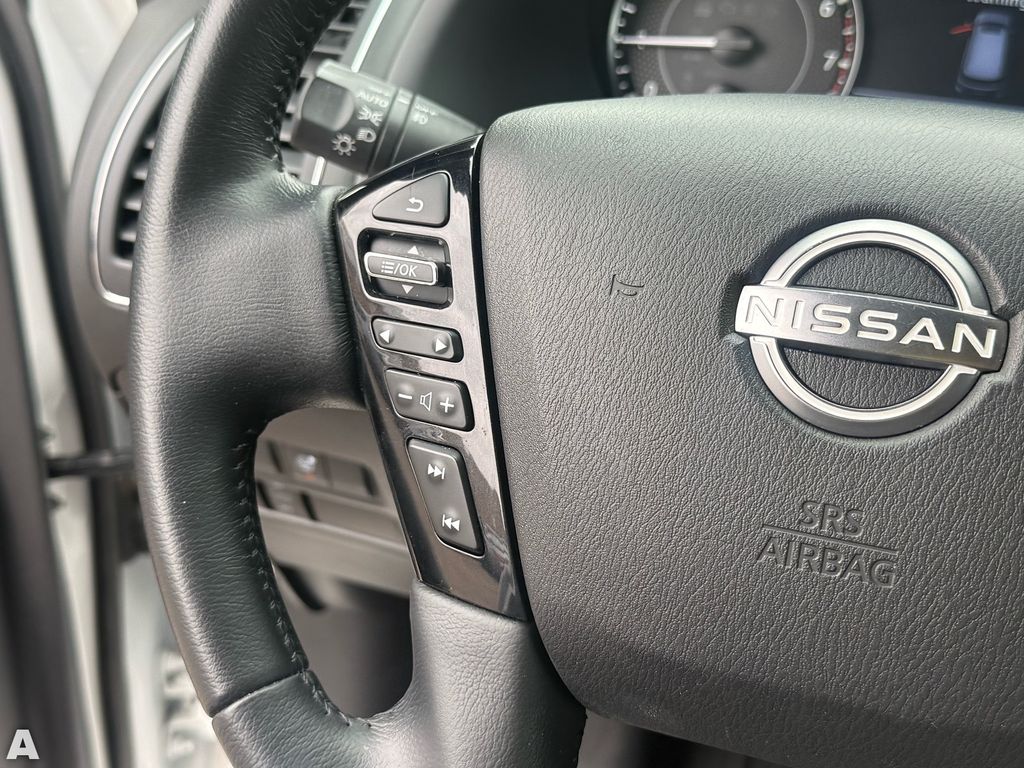 Used 2022 Aspen White Tricoat Nissan SL image 16