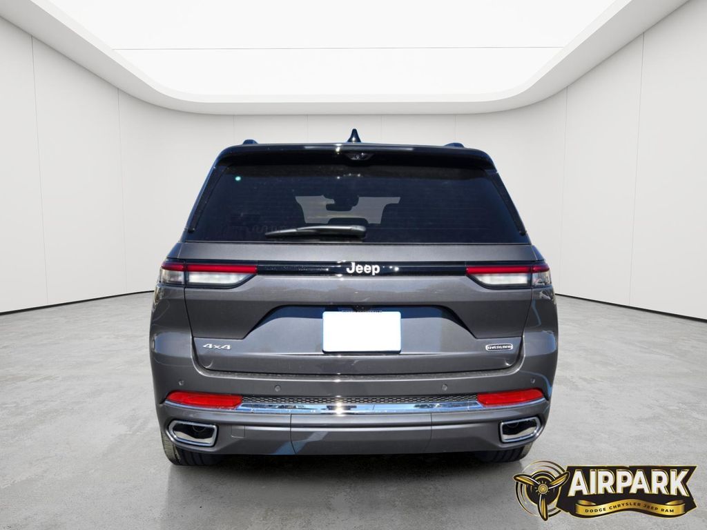 New 2025 Baltic Gray Jeep Overland image 5