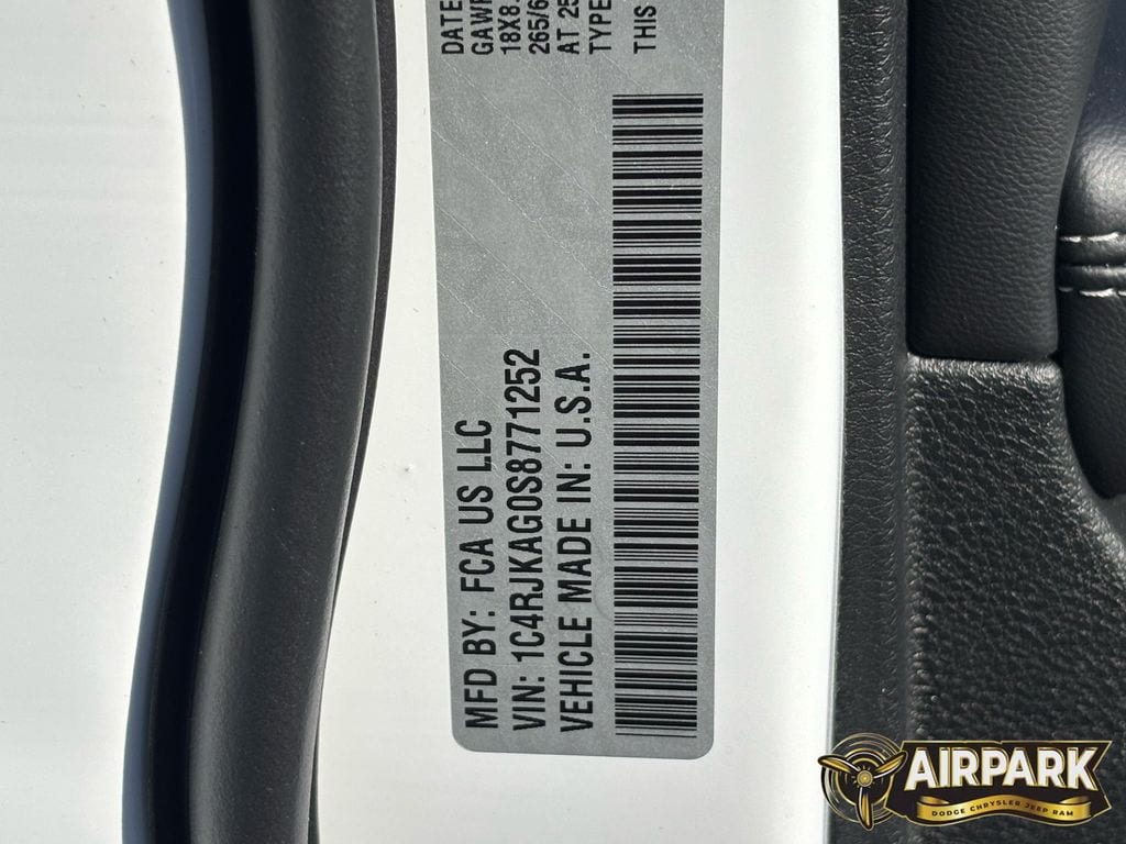 New 2025 Bright White Jeep Laredo image 23