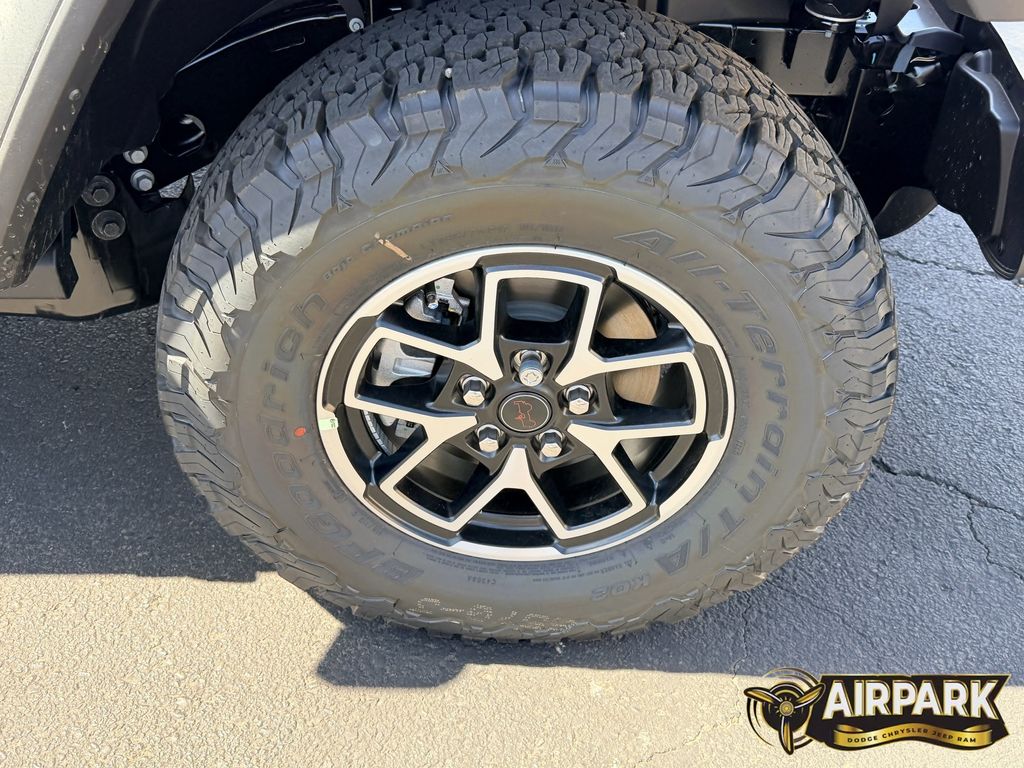 New 2026 Bright White Jeep Rubicon image 10