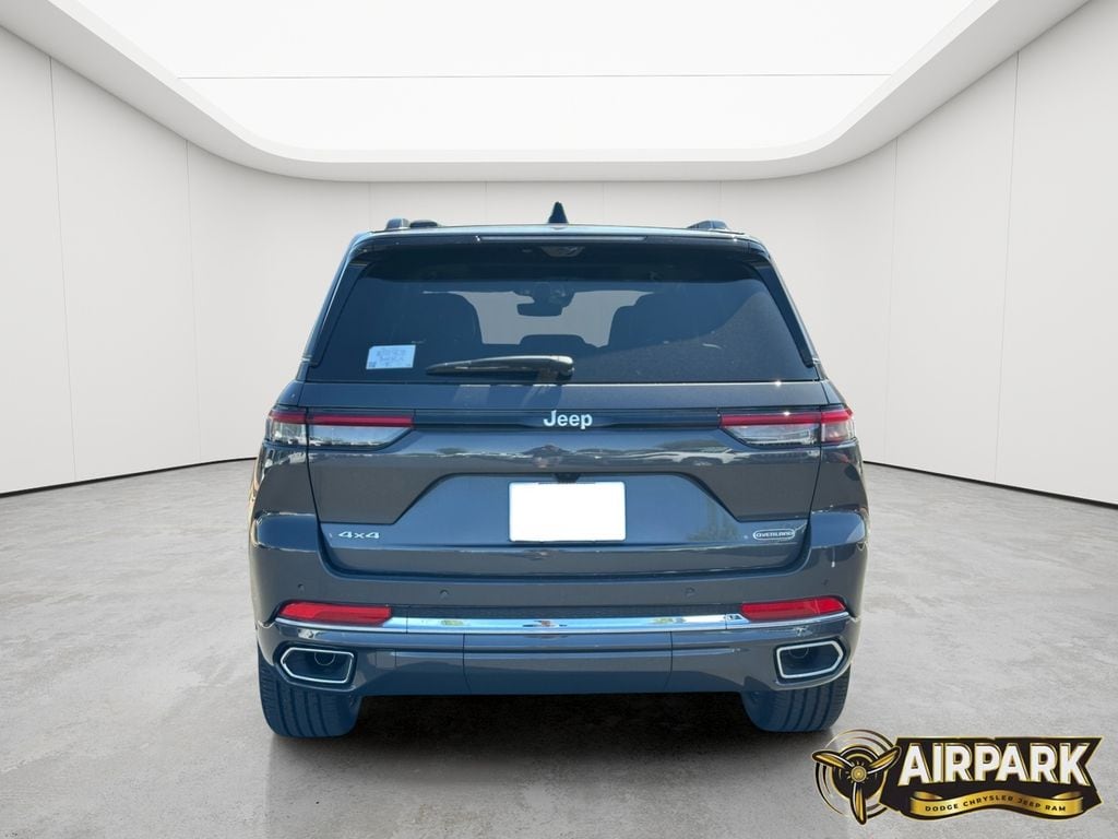 New 2025 Baltic Gray Jeep Overland image 4