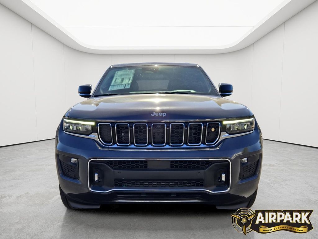 New 2025 Baltic Gray Jeep Overland image 9