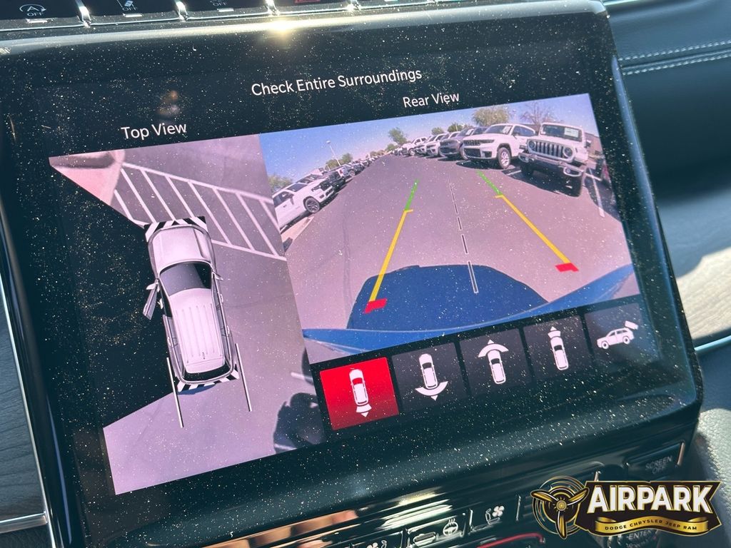 New 2025 Baltic Gray Jeep Overland image 18