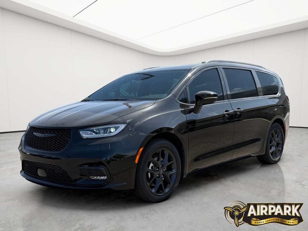 New 2026 Diamond Black Crystal Pearlcoat Chrysler Limited image 9