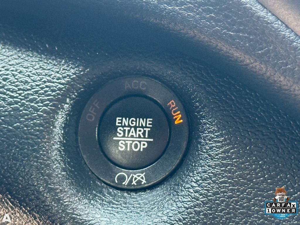 Used 2022 Bright White Clearcoat Jeep Latitude Lux image 25