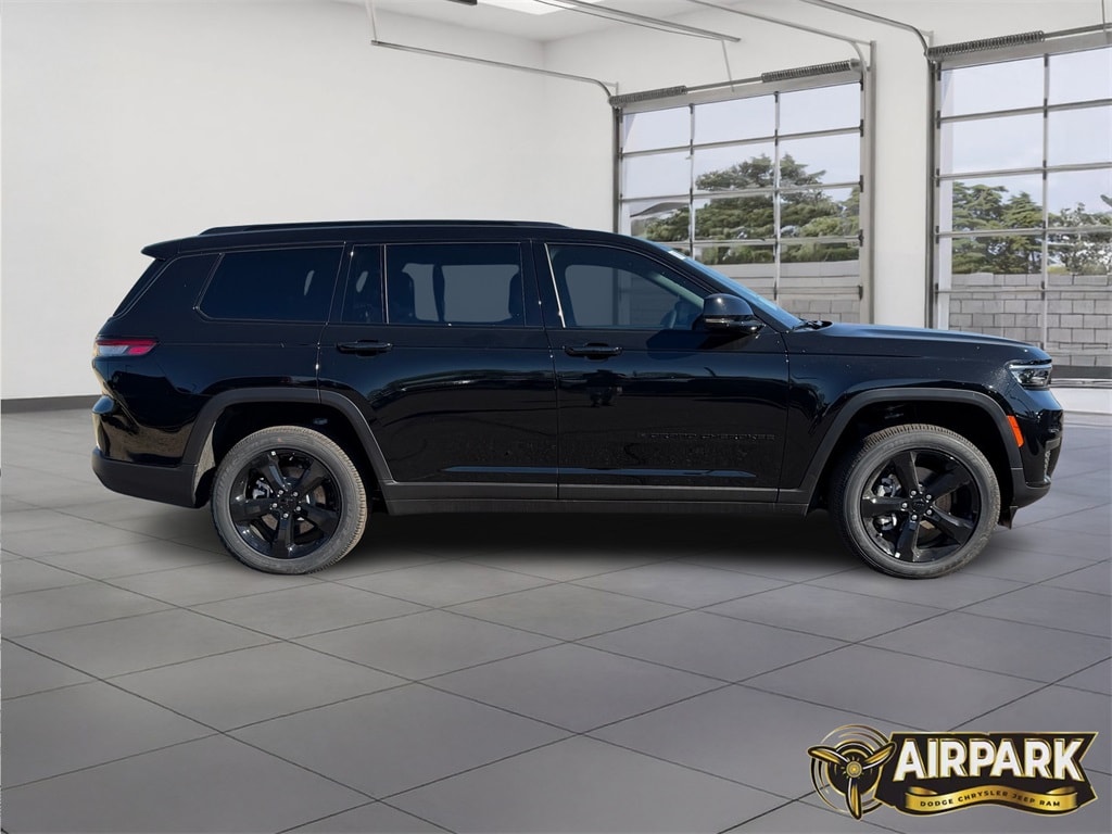 New 2025 Jeep Grand Cherokee L Laredo Sport Utility