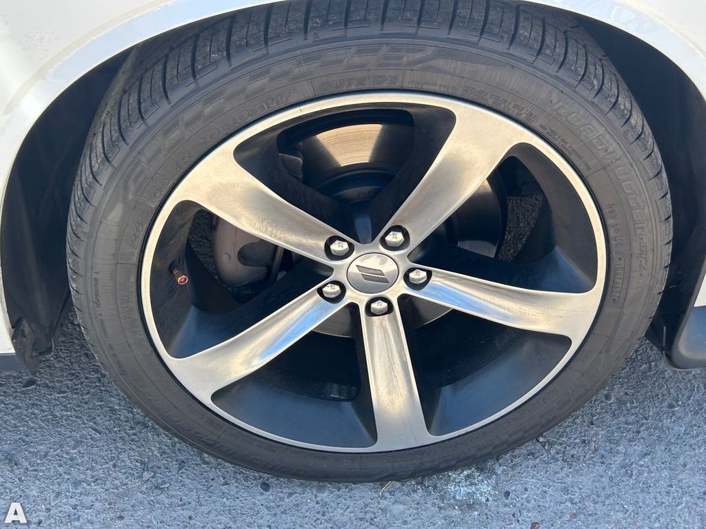 Used 2019 White Knuckle Clearcoat Dodge R/T image 5