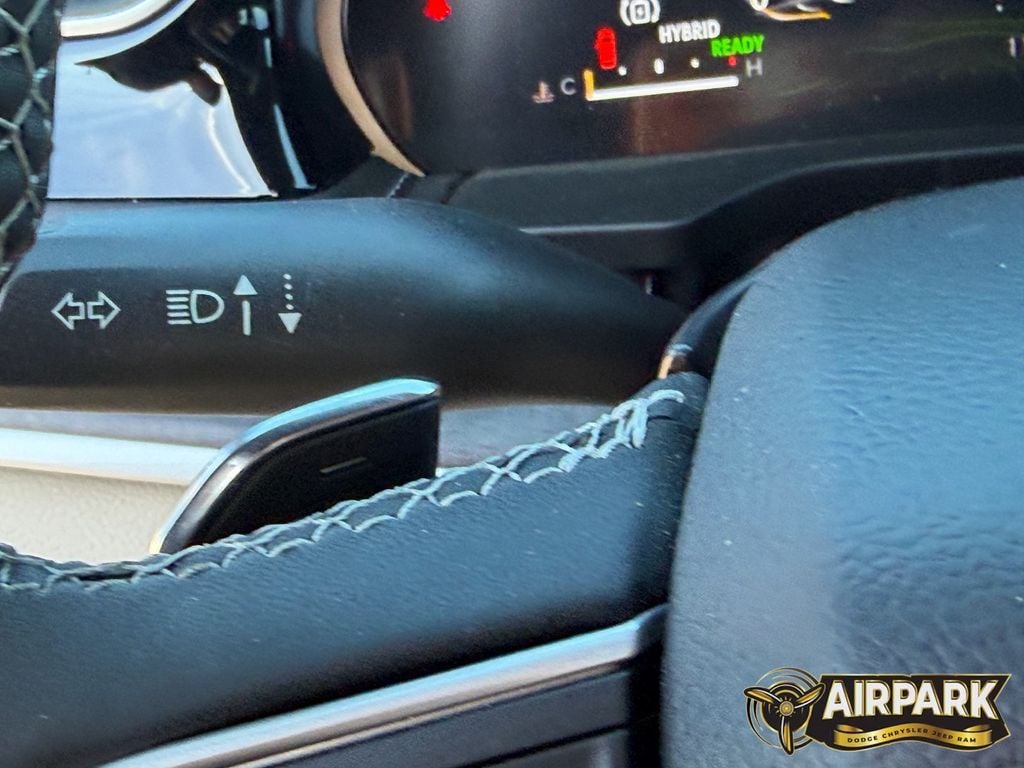 New 2023 Diamond Black Crystal Pearlcoat Jeep Base image 24