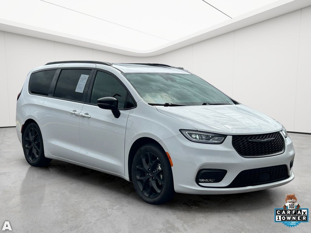 Certified Used 2025 Bright White Clearcoat Chrysler Limited image 7