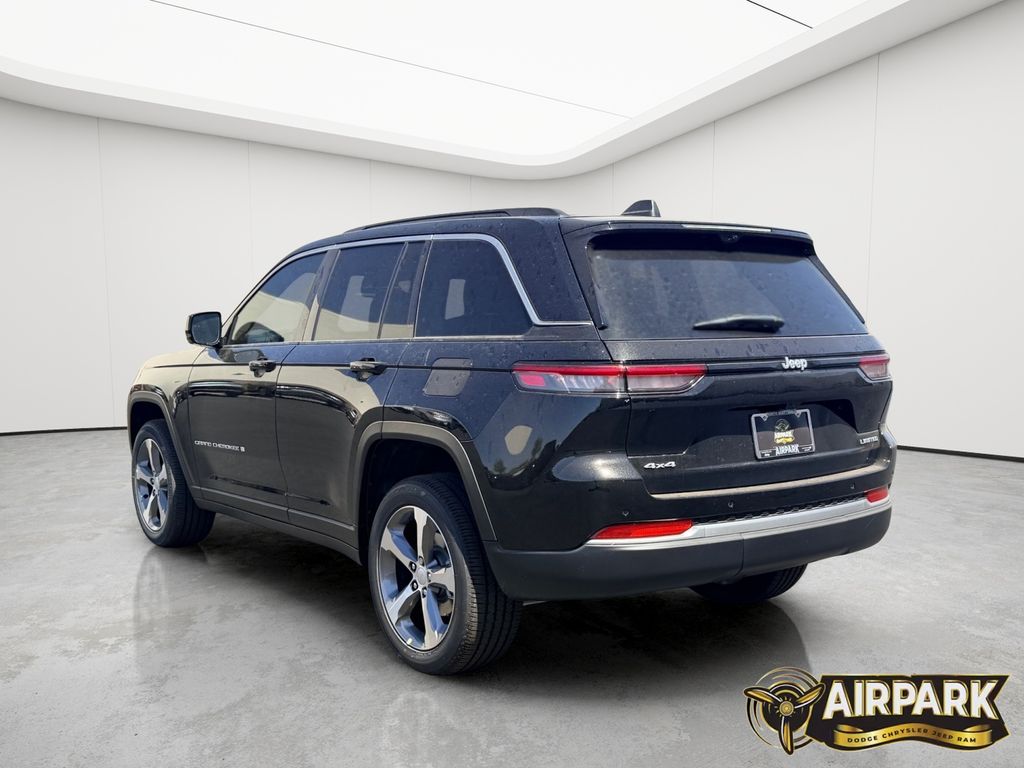 New 2026 Diamond Black Crystal Pearlcoat Jeep Limited image 5