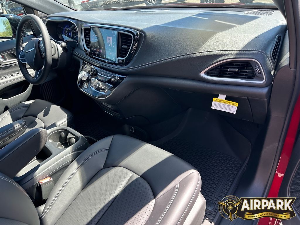2025 Chrysler Pacifica Select - Photo 11