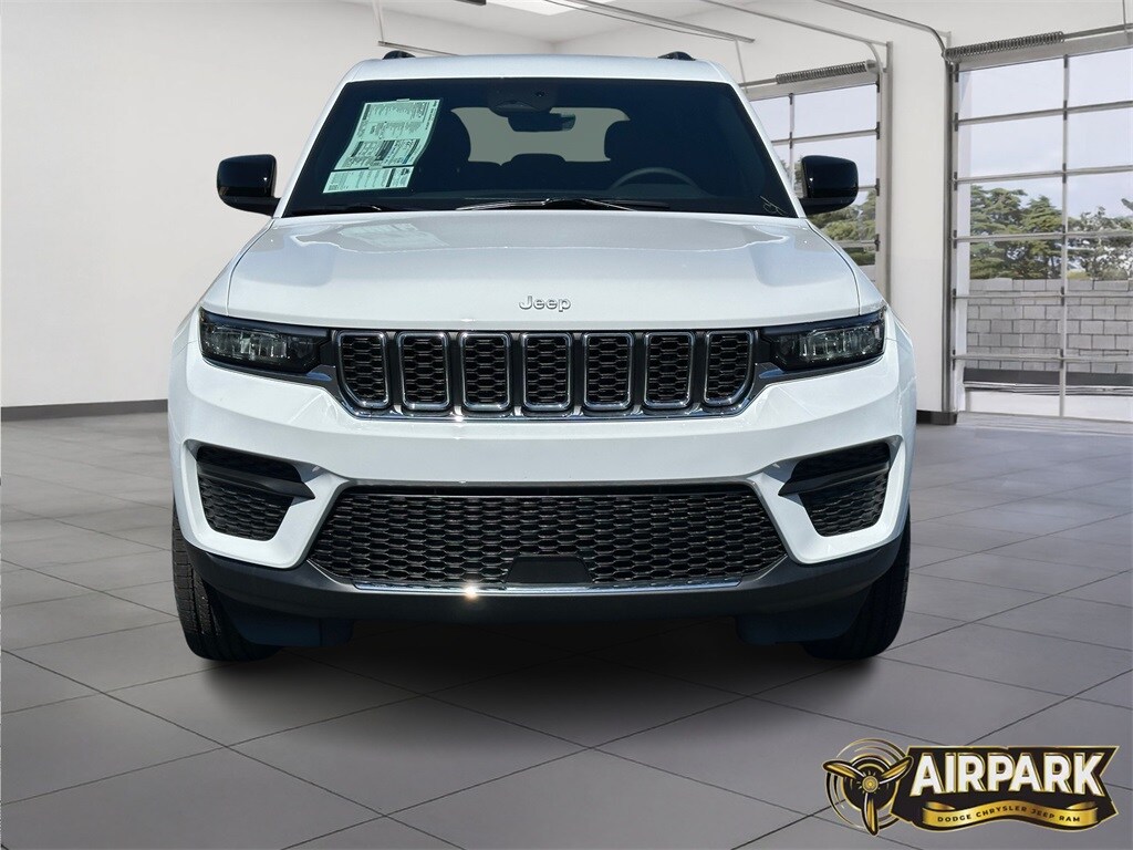 New 2025 Jeep Grand Cherokee Laredo Sport Utility