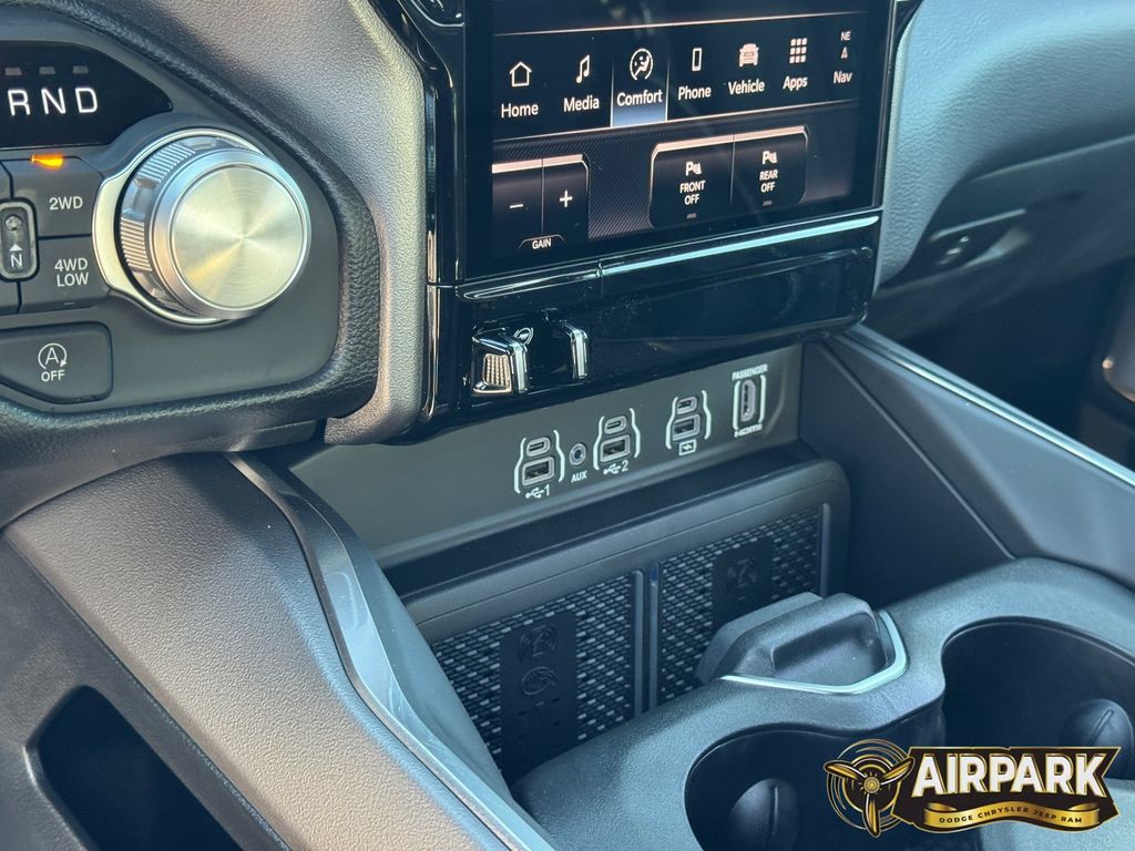 New 2026 Diamond Black Crystal Pearlcoat Ram Laramie image 22