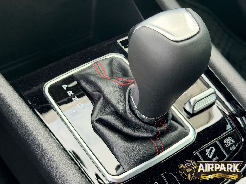 New 2026 Sting-Gray Jeep Trailhawk image 22