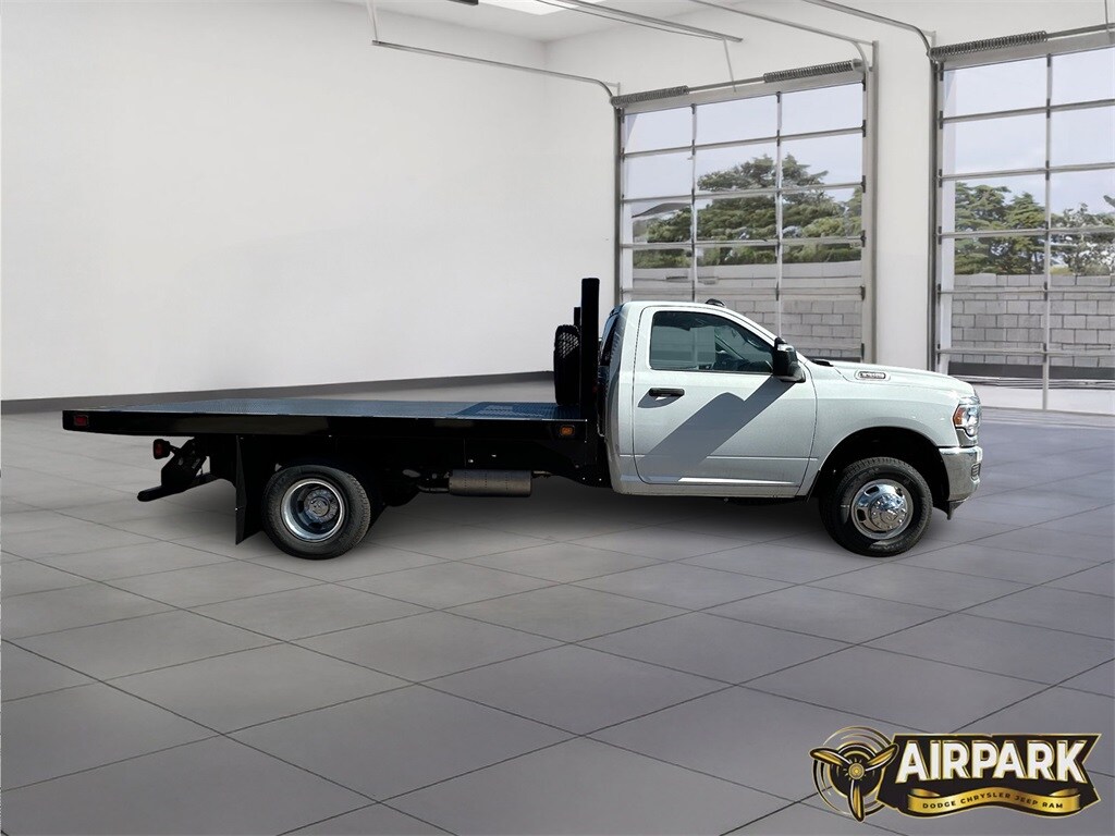 2024 Ram 3500 Tradesman photo 3