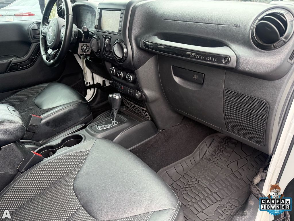 Used 2016 Bright White Clearcoat Jeep Unlimited Sahara image 27