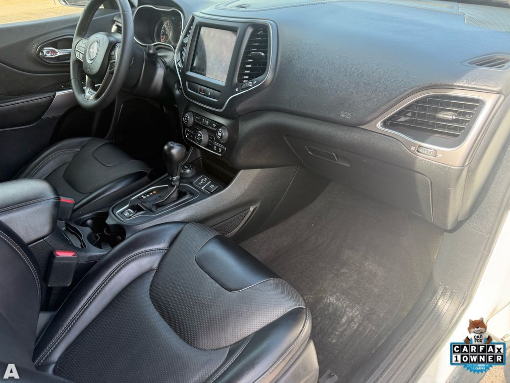 Used 2022 Bright White Clearcoat Jeep Latitude Lux image 29