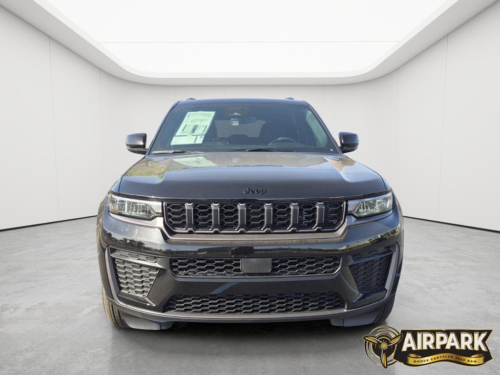 New 2026 Diamond Black Crystal Pearlcoat Jeep Laredo image 5