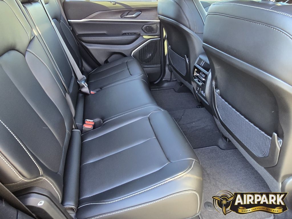 New 2025 Diamond Black Crystal Pearlcoat Jeep Limited image 14