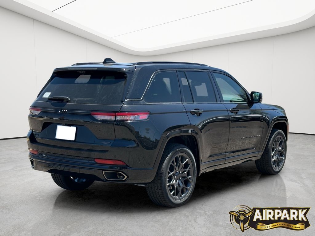 New 2025 Diamond Black Crystal Pearlcoat Jeep Summit image 4