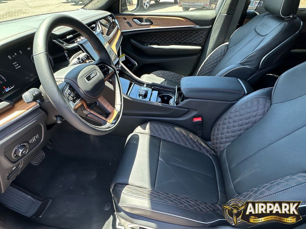 New 2025 Diamond Black Crystal Pearlcoat Jeep Summit image 15