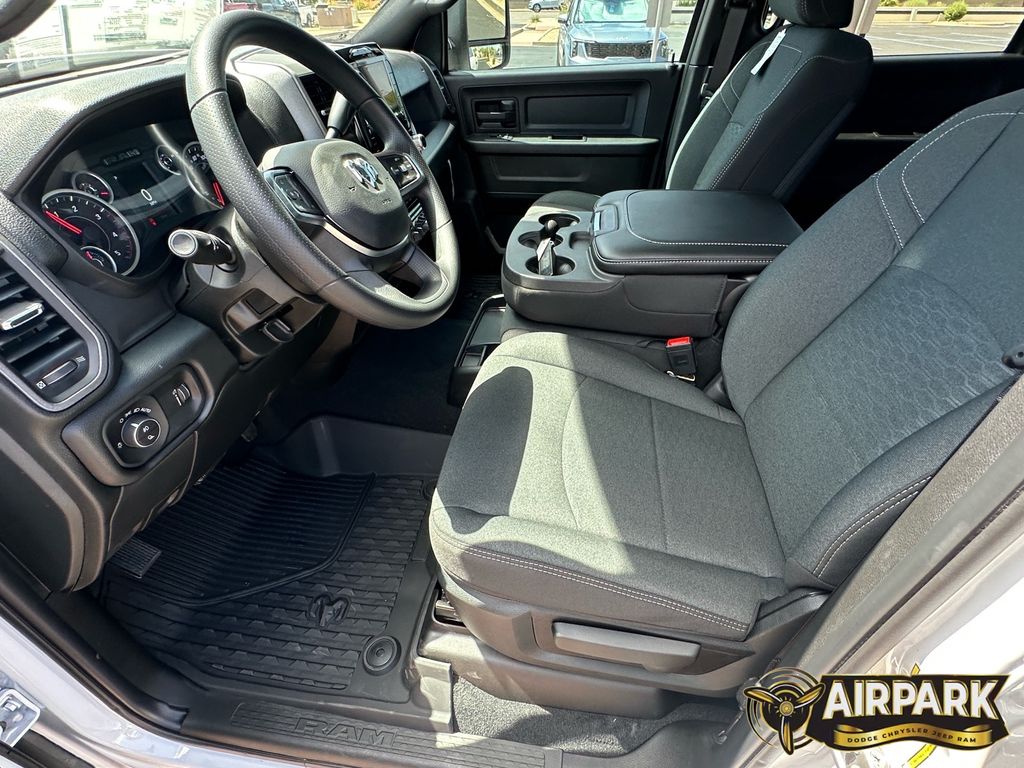 New 2025 Bright White Ram Tradesman image 15