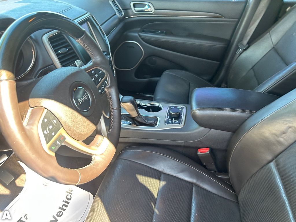 Used 2016 Ivory 3-Coat Jeep Summit image 17