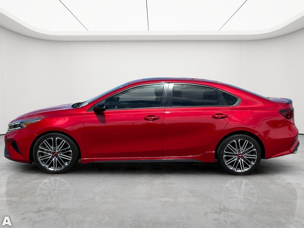 Used 2022 Currant Red Kia GT image 3