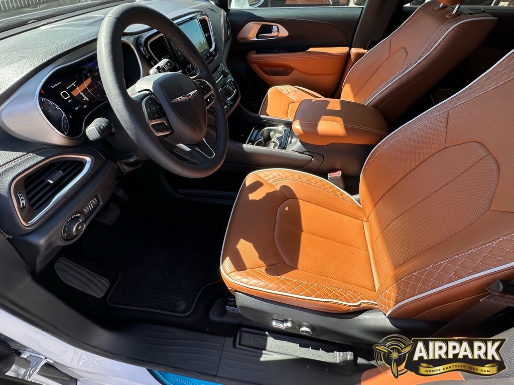 New 2024 Bright White Chrysler Pinnacle image 15