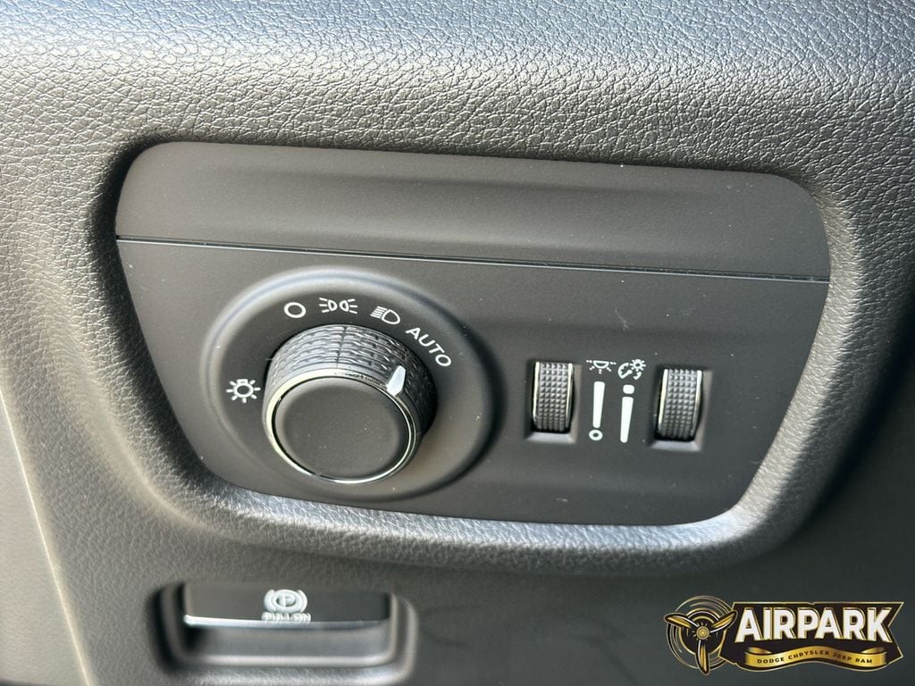 New 2023 Silver Zynith Jeep L Laredo image 23