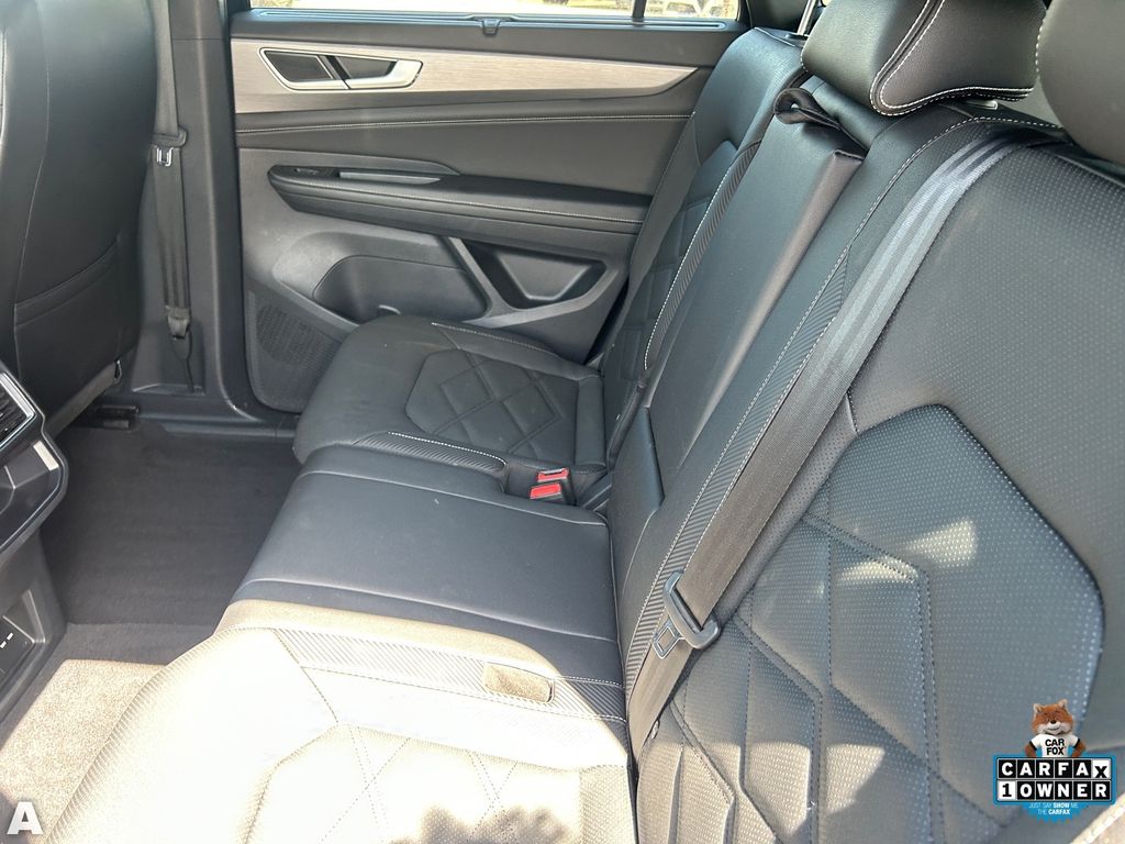 Used 2025 Black Volkswagen 2.0T SE w/Technology image 17