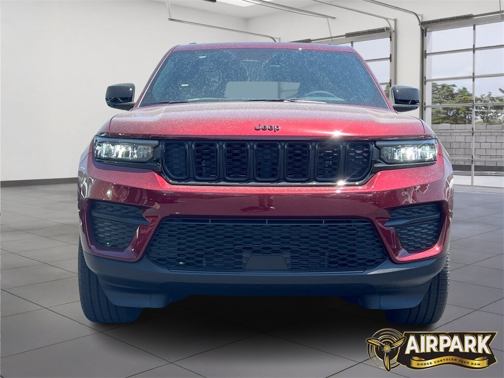 New 2025 Jeep Grand Cherokee Laredo Sport Utility
