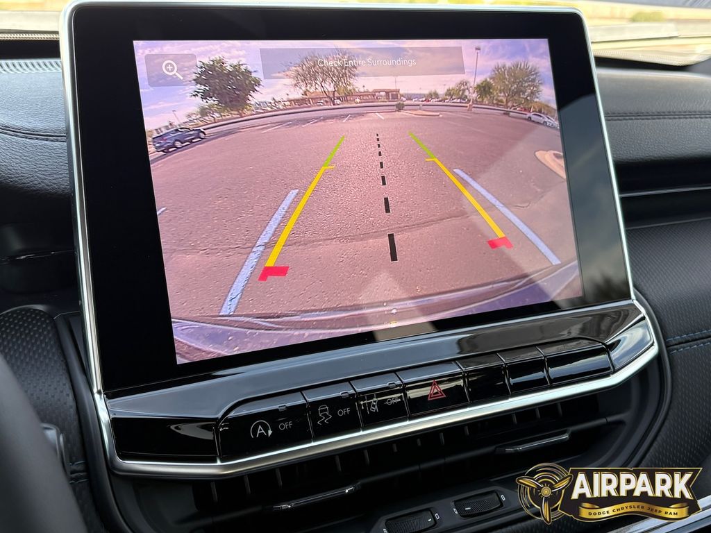 New 2026 Diamond Black Crystal Pearlcoat Jeep Latitude image 23